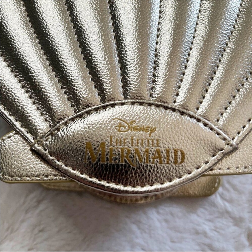Disney Skinnydip London Clam Shell Mermaid Holographic Chain Crossbody Purse - Picture 7 of 14